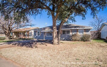 3403 Bangor Dr in Lubbock, TX - Building Photo - Building Photo
