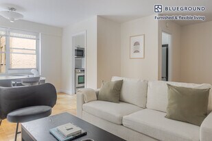 30 Park Ave in New York, NY - Building Photo