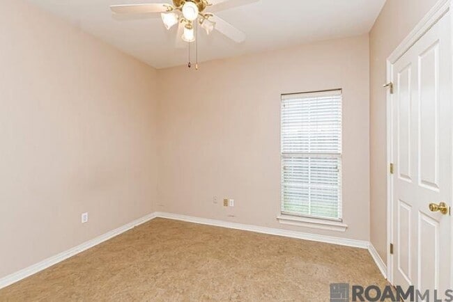 10125 Springbrook Ave in Baton Rouge, LA - Foto de edificio - Building Photo
