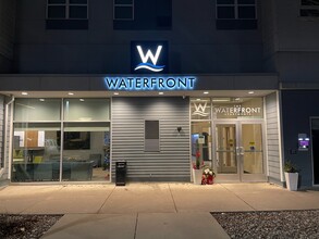 WaterFront Apartments in Moline, IL - Foto de edificio - Building Photo