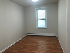 1052 Garfield Ave in Jersey City, NJ - Foto de edificio - Building Photo