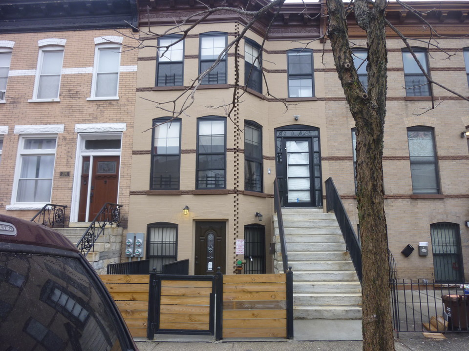 2083 Pacific St in Brooklyn, NY - Building Photo