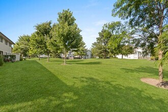 821 Dighton Ln in Schaumburg, IL - Building Photo - Building Photo