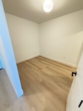 2533 NE 183rd St, Unit A17 in North Miami Beach, FL - Building Photo - Building Photo
