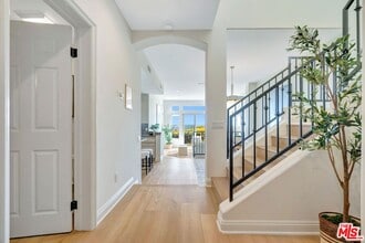 6412 Lunita Rd in Malibu, CA - Foto de edificio - Building Photo