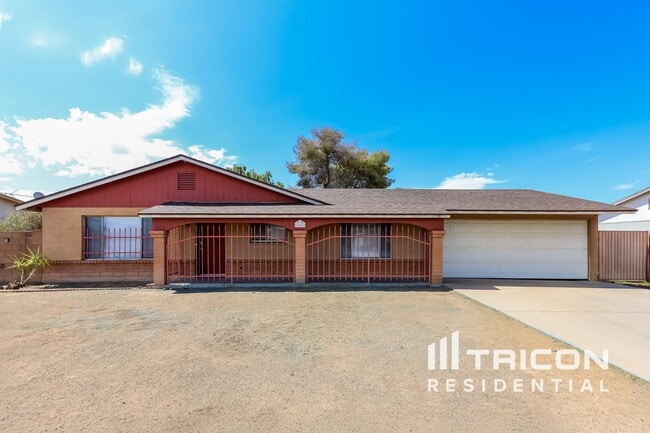 property at 4801 W Larkspur Dr