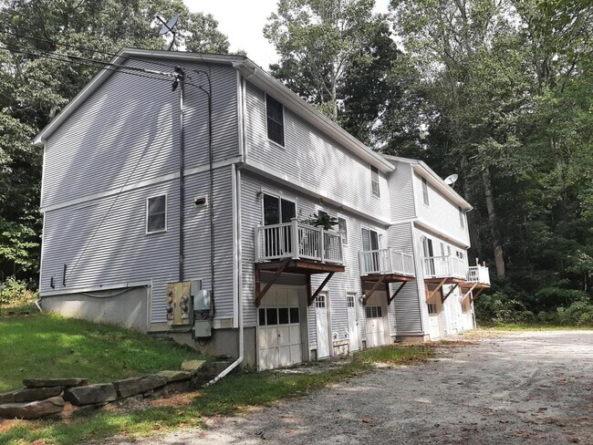 27 N Main St in Essex, CT - Building Photo - Building Photo