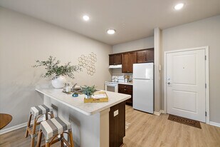Aspen Pointe Independent Senior Living in Clinton Township, MI - Building Photo