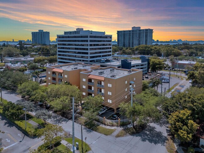 1300 NE 109th St in North Miami, FL - Building Photo - Building Photo
