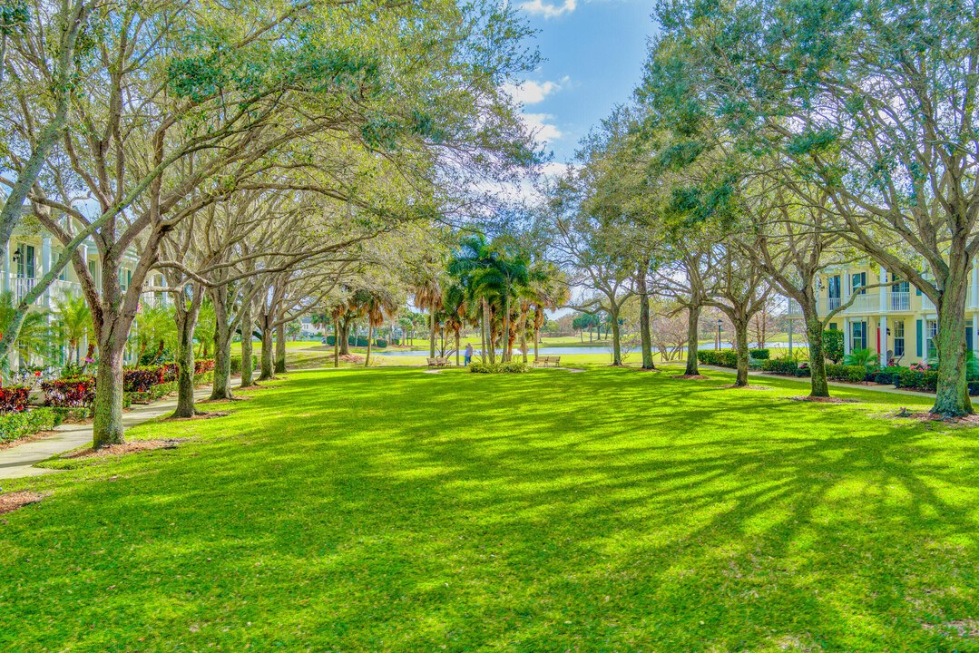 1881 Frederick Small Rd in Jupiter, FL - Building Photo