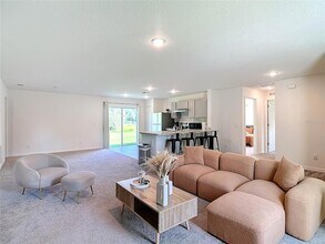 3251 Troutdale Ave in Palm Bay, FL - Foto de edificio - Building Photo