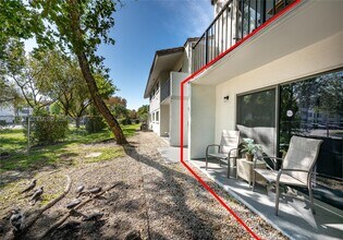 7095 NW 179th St in Hialeah, FL - Foto de edificio - Building Photo