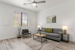 9450 W Cabela Dr in Glendale, AZ - Building Photo