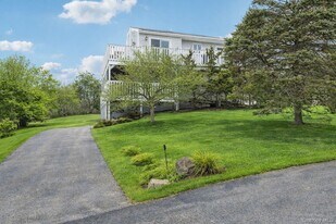 23 Franklin Dr in Montauk, NY - Building Photo