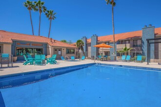 The Peak at Oro Valley Apartments in Tucson, AZ - Foto de edificio - Building Photo