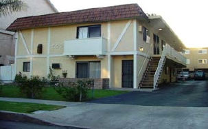 5229 Cartwright Ave in North Hollywood, CA - Foto de edificio - Building Photo