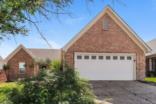 7439 Overcreek Ln in Memphis, TN - Building Photo