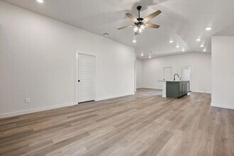 7215 8th St in Lubbock, TX - Building Photo - Building Photo