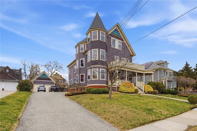 135 Columbia Ave in Cranston, RI - Building Photo - Building Photo