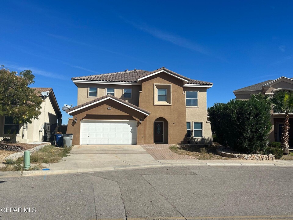 11304 Benny Emler Dr in El Paso, TX - Foto de edificio