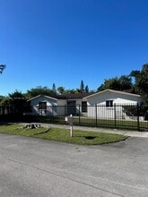 17330 SW 109th Ave in Miami, FL - Building Photo - Building Photo