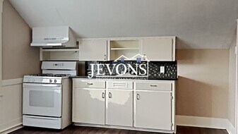 118 D St SW in Auburn, WA - Building Photo
