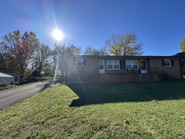 950 12th St SE, Unit 950 in Hickory, NC - Building Photo - Building Photo