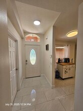 242 SW Janice Ave in Port St. Lucie, FL - Foto de edificio - Building Photo