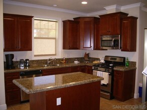 3012 Rosecrans St in San Diego, CA - Building Photo - Building Photo