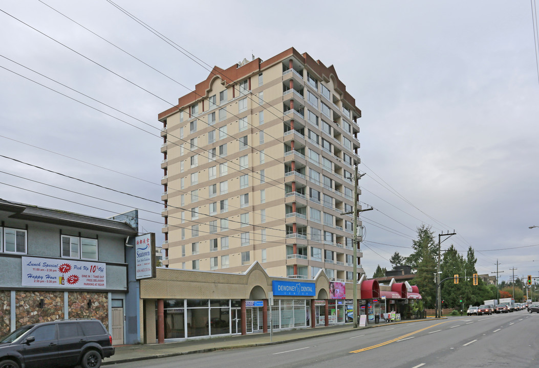 Gordon Towers in Maple Ridge, BC - Building Photo