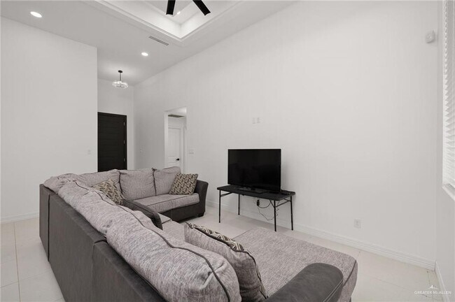 18 Duncan Ln in Edinburg, TX - Building Photo - Building Photo