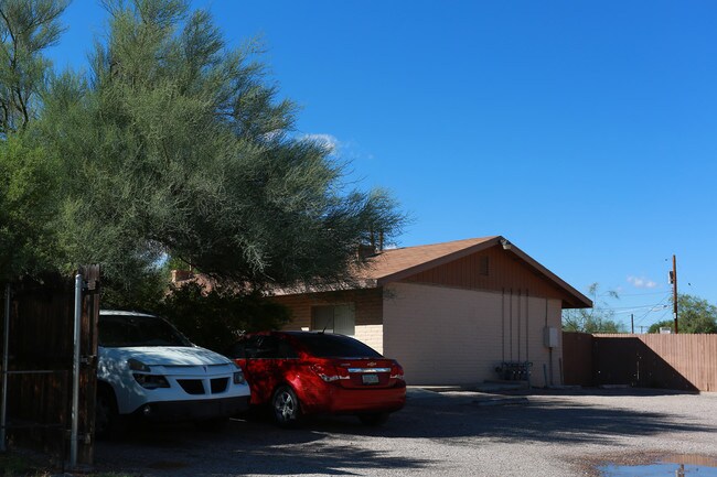 1601-1609 N Louis Ln in Tucson, AZ - Building Photo - Building Photo