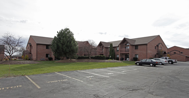 Clover Downs Condominiums