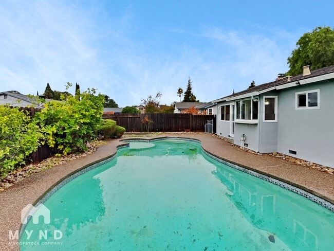 2113 Merritt Pl in Fairfield, CA - Foto de edificio - Building Photo