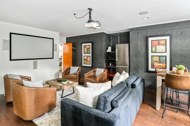 property at 1960 Tall Tree Dr NE