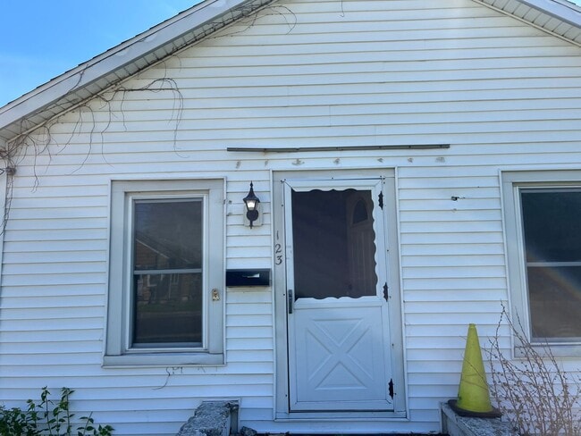 123 Caroline St