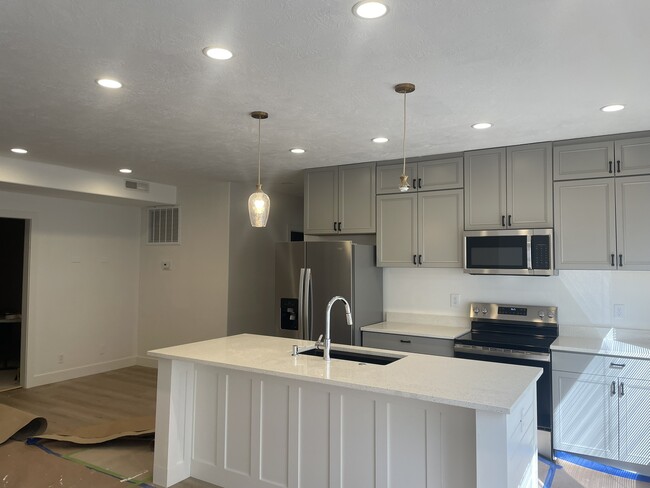 222 W Golden Eagle Cir, Unit Basement Apartment in Saint George, UT - Building Photo - Building Photo