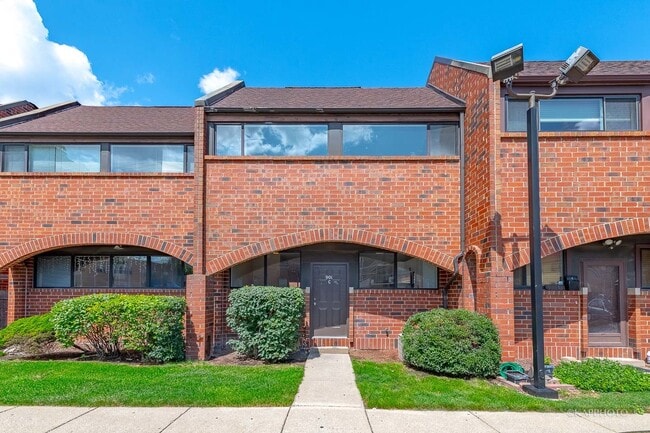 property at 901 S Racine Ave