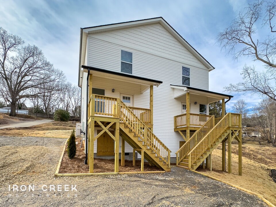 55 Emma St in Asheville, NC - Building Photo
