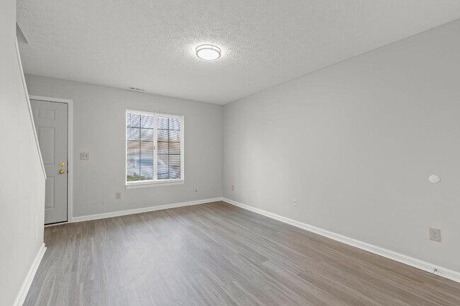 2447 Brady Commons Dr in Columbus, OH - Building Photo - Building Photo