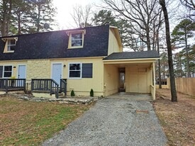 109 Holiday Island Dr in Holiday Island, AR - Building Photo