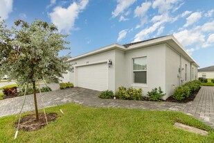 1256 Preston Ests Cir in Vero Beach, FL - Building Photo