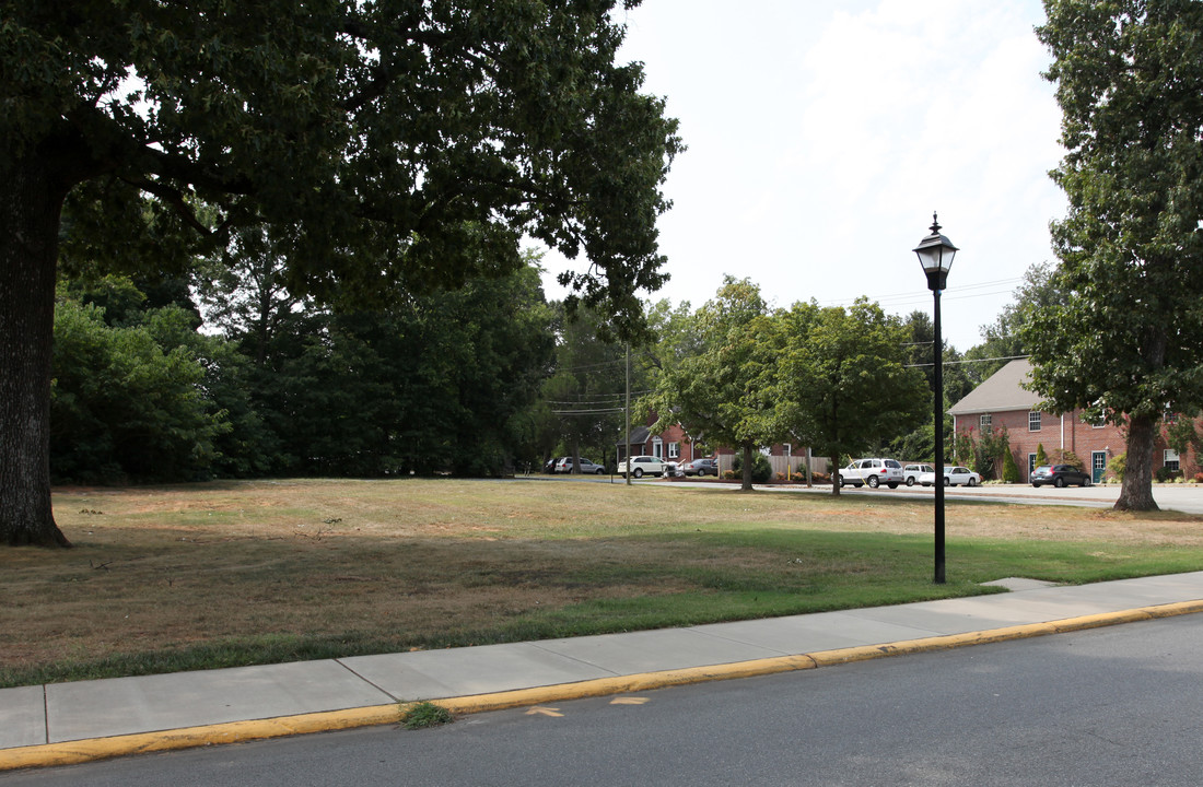 213 W Haggard Ave in Elon, NC - Building Photo