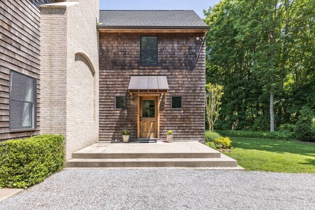 89 Accabonac Rd in East Hampton, NY - Building Photo - Building Photo