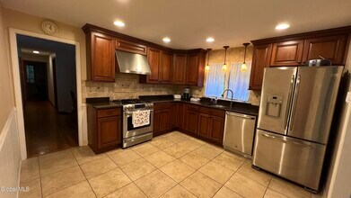 275 Bloomingrove Dr in Troy, NY - Building Photo - Building Photo