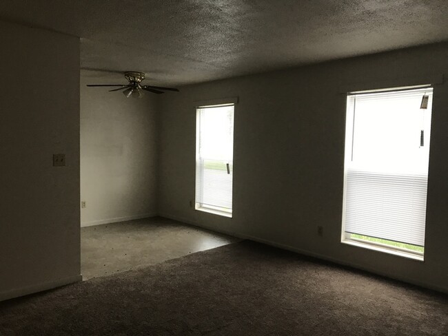 212 W Montgomery St in Brazil, IN - Building Photo - Building Photo
