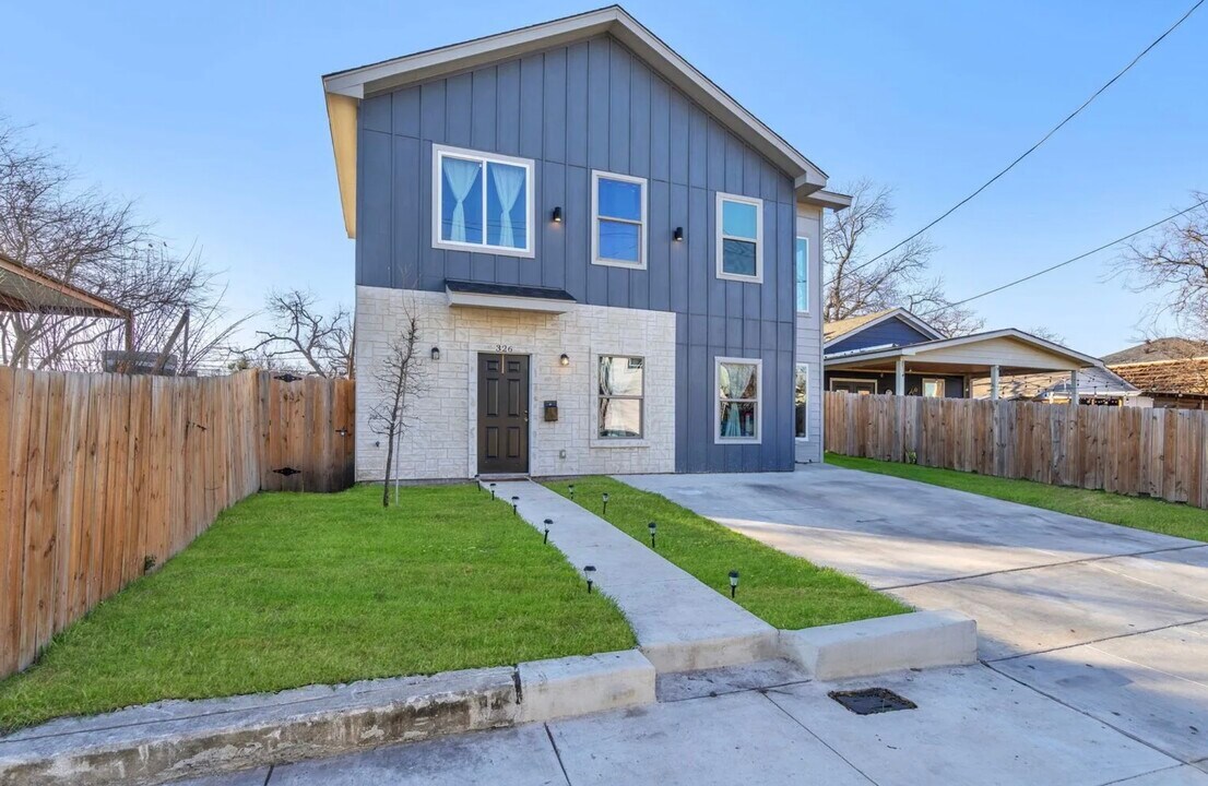 326 Gabriel in San Antonio, TX - Building Photo