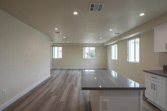 1820 Orchard Ave in Los Angeles, CA - Building Photo - Interior Photo