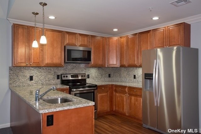 202 Pine Creek Ave-Unit -N202 in Holbrook, NY - Building Photo - Building Photo