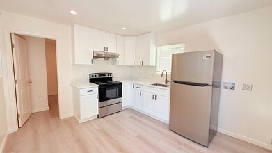 494 Meek Ave in Hayward, CA - Building Photo - Building Photo